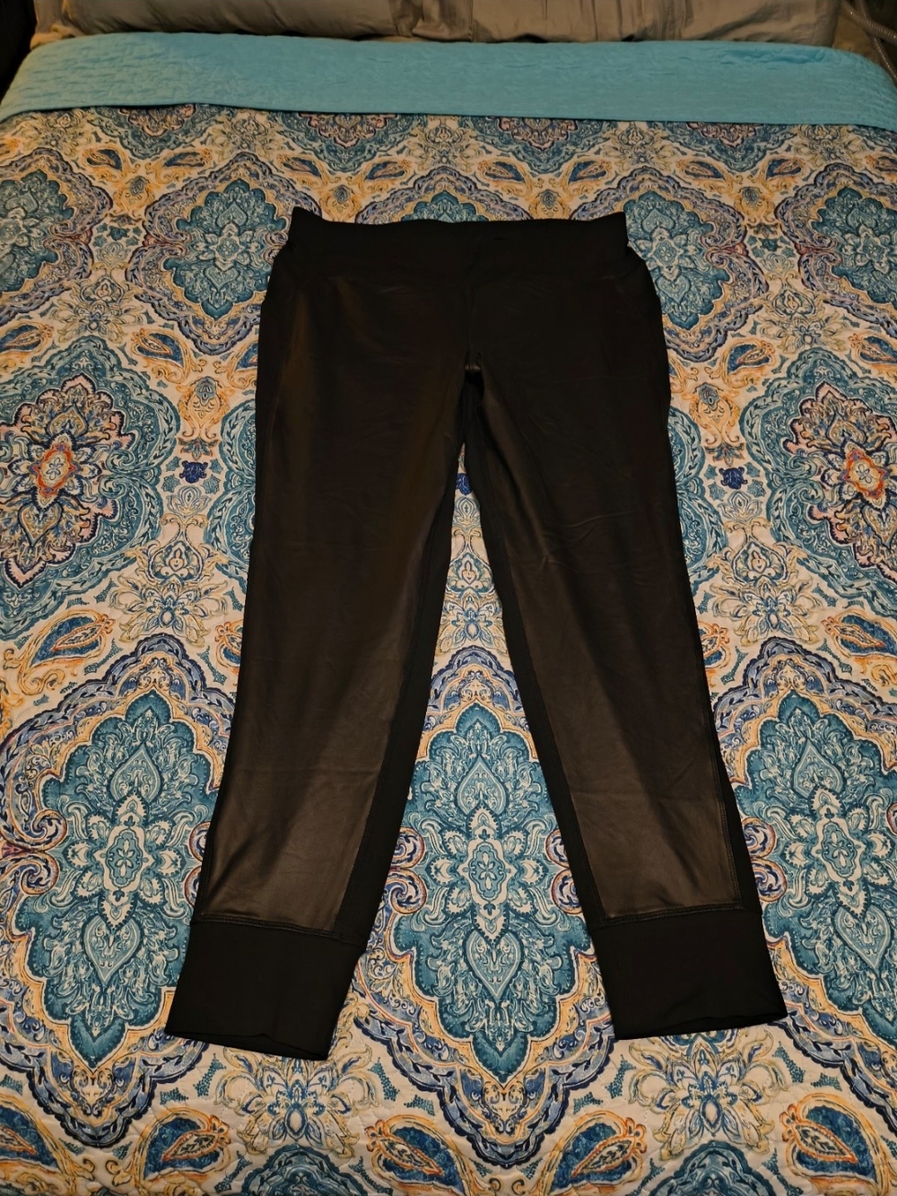 Livi Active Black Leggings with Cuffed Ankles